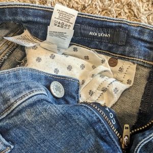 Lucky Brand size 6/28 jeans